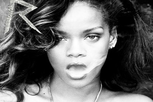 Talk that talk impresses Rihannas fans 