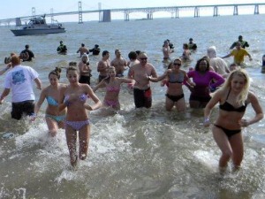 Students plunge into icy waters for Special Olympics