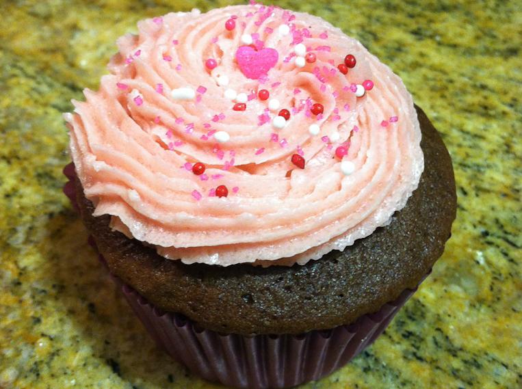 Cupcakes With Cassidy: Chocolate-covered Strawberry – The Patriot