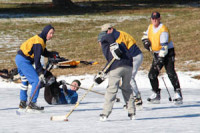 Scholl, alumni warm up to pond hockey