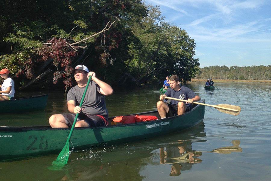 Seniors+Michael+Rettberg+and+John+Hefner+lead+the+pack+of+canoes+around+a+bend+in+Dundee+Creek.+The+Marine+Biology+class+and+members+of+the+AP+Environmental+Science+class+went+to+Dundee+Creek+on+September+28.
