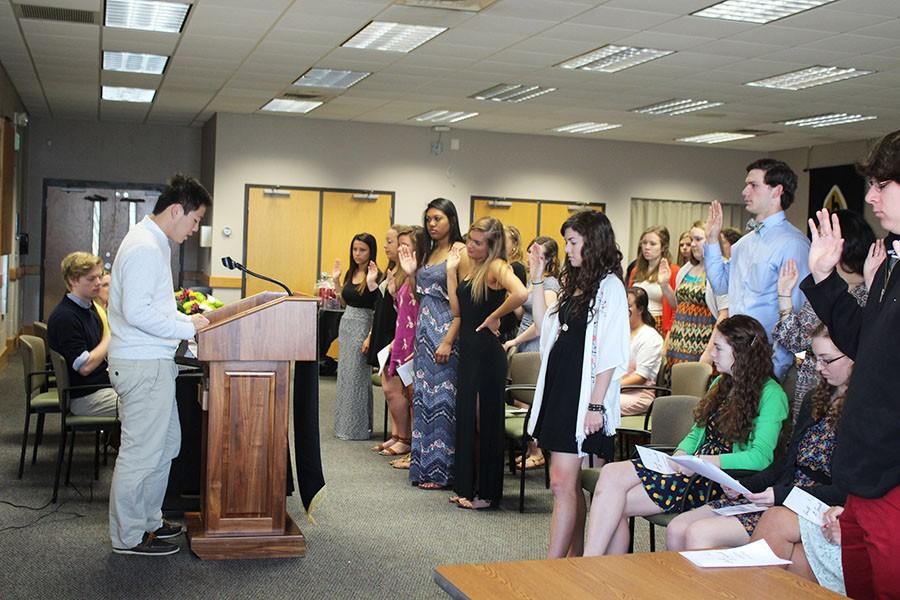 Members of the Patriot, Pinnacle, and Pacificus pledge during the Quill & Scroll induction ceremony. 14 members were inducted on April 24 from the different publications.