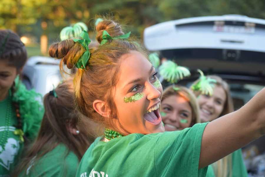 Senior Ashley Schwartz takes a selfie with her friends at the senior tailgate on Thursday, Oct. 5. Seniors tailgated in the student parking lot on the morning of class color day.