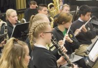 Students prepare for holiday performance