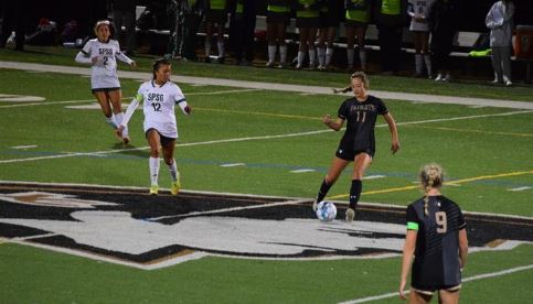 Girls’ soccer earns win to advance to semifinals